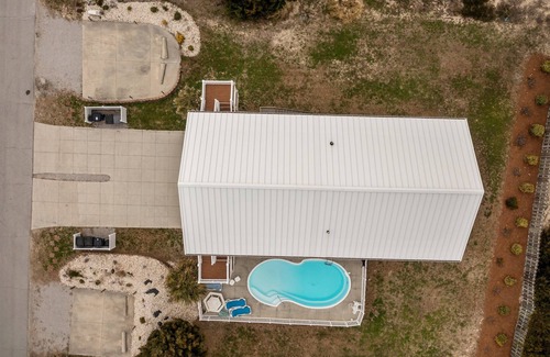 Emerald Isle House | Oceanview duplex with pool and hot tub