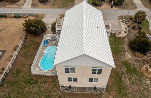 Emerald Isle House | Oceanview duplex with pool and hot tub