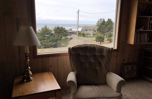 Yachats House | Oceanview- Family and Pet Friendly - Tidepools across street