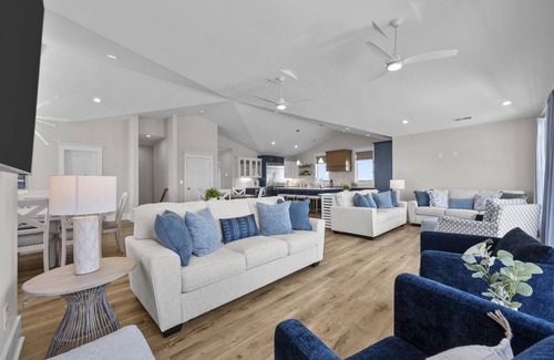 McCutcheon Field House | Oceanview Home with private pool and close beach access