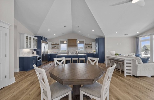McCutcheon Field House | Oceanview Home with private pool and close beach access
