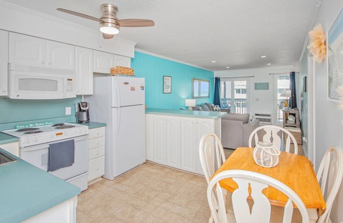 The Dunes Condo | Oceanview Oasis: Steps from the Beach – Cozy 2BR/2BA Myrtle Beach Condo