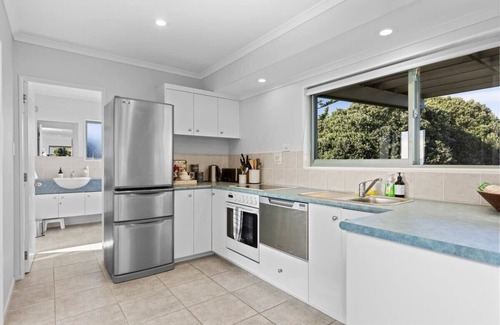 Waihi Beach House | Oceanview on Broadway