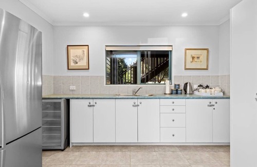 Waihi Beach House | Oceanview on Broadway