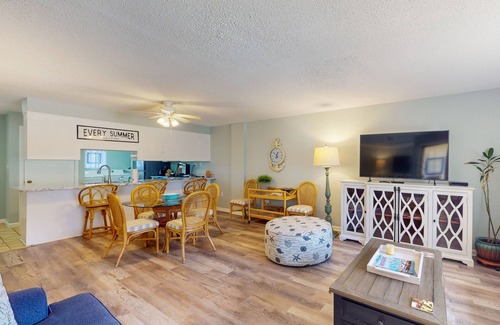 Salter Path Condo | Oceanview, second-floor condo with 4 pools & 2 hot tubs - steps to the beach