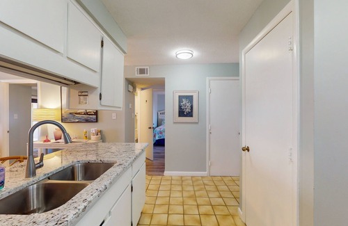 Salter Path Condo | Oceanview, second-floor condo with 4 pools & 2 hot tubs - steps to the beach