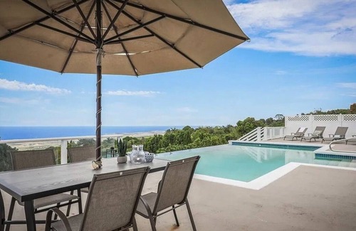 Holualoa House | Oceanview Suites + Cottage/Infinity pool and Jacuzzi