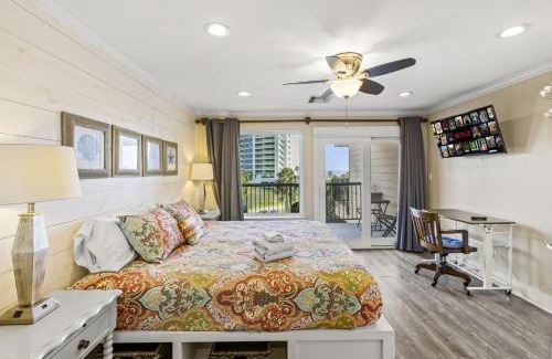 Galveston House | Oceanview Two Balconies Heated Pool Walk to beach