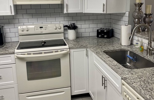 Wildwood Crest Condo | Oceanview Wildwood Crest Penthouse Level Condo, Heated Salt Water Pool