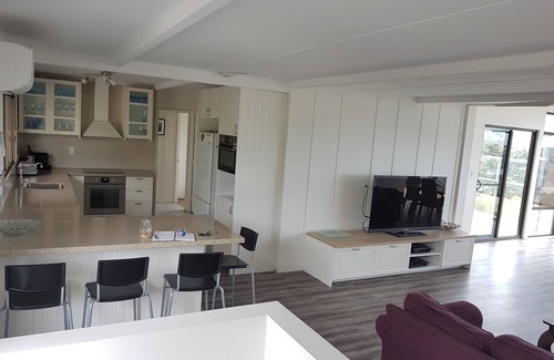 Goolwa Beach House | Oceanviews, Fire pit, Pets welcome, 500m walk to Goolwa Surf Beach!