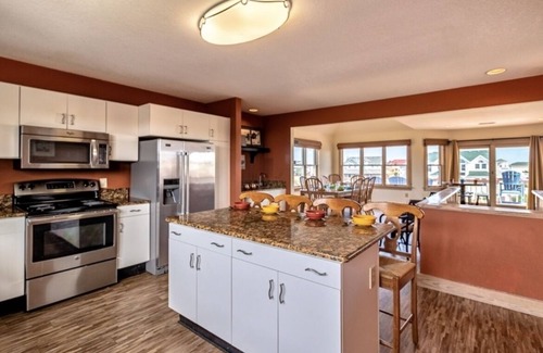 Whalehead Beach House | OceanViews with private pool & hot tub — Rest Ashore