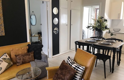 Wayville Apartment | Ochre Boutique Apartment- 1 bedroom apartment a short walk to tram stop 1