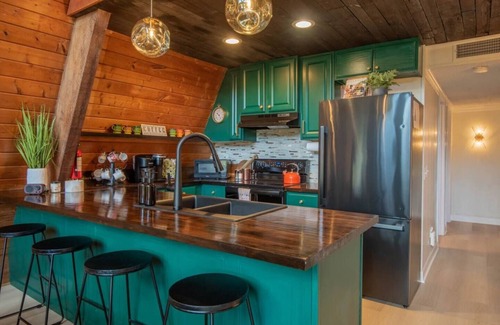 Guntersville Cabin | Oct 12-17 Open! Book Fam A-Frame! Walk to Lake!