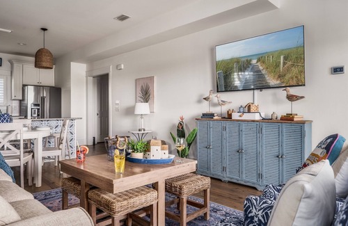 Gulf Shores House | Oct 13-31 Open! Pet-Friendly Stay! Walk to Beach!