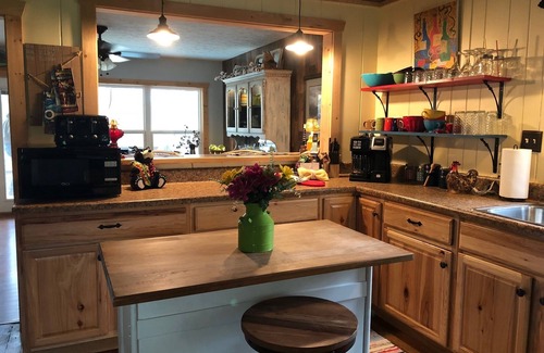 Gatlinburg - Pigeon Forge Cottage | Oct Dates OPEN! Beautiful Creek! Birds, ducks, close to Pigeon Forge