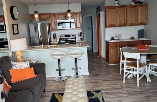 Ocean Isle Beach Condo | OCT dates still open-One bedroom, Ocean Front-steps to sand ,sun and fun