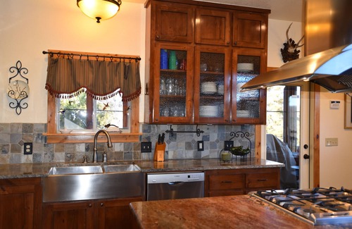 Longtown Cabin | October weekends available! Lakeside,Views,Firepit,Dock,kayaks& paddleboards