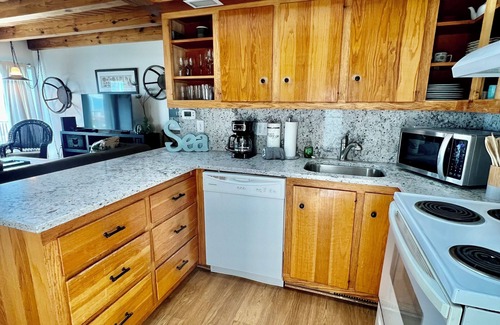 Folly Beach House | Octopus’s Reef-Ocean Front-Pet Friendly!