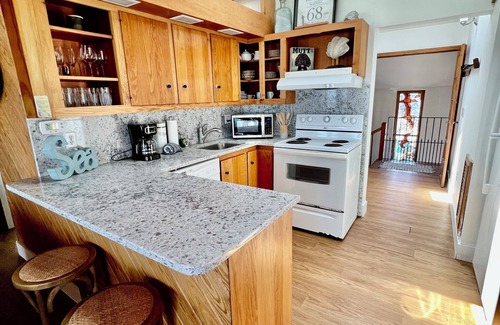 Folly Beach House | Octopus’s Reef-Ocean Front-Pet Friendly!