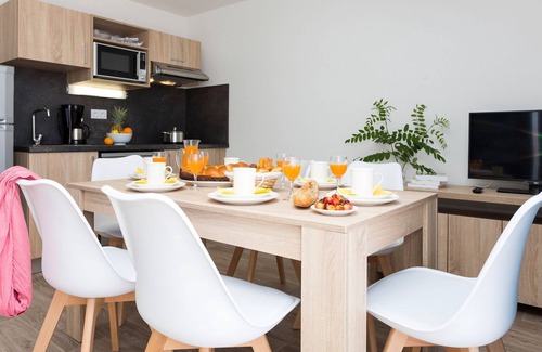 Noirmoutier-en-l'Ile Apartment | Odalys Collection Le Domaine des Pins by Interhome