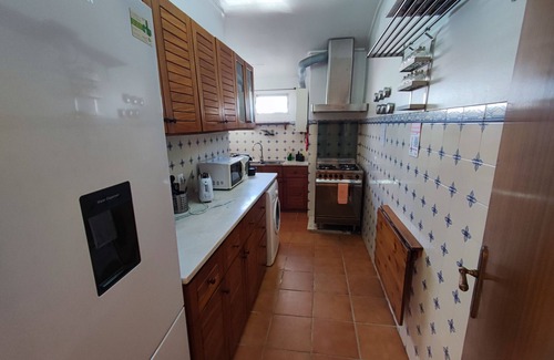 Paco De Arcos Apartment | Oeiras, 2 bedroom apartment w/balcony and barbecue next to Parque dos Poetas