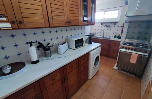 Paco De Arcos Apartment | Oeiras, 2 bedroom apartment w/balcony and barbecue next to Parque dos Poetas