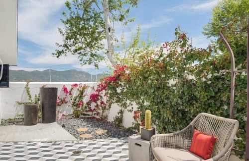Malibu House | ❤ of Malibu ✤ Pool ✤ Mountain Views ✤ Private