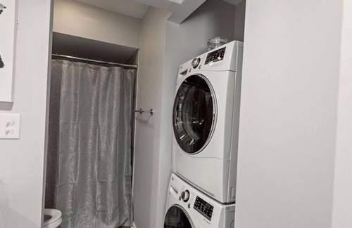 Southmoreland Apartment | ❤️ of Old Westport ⭐️1GB WiFi⭐️Dedicated Workspace⭐️AC