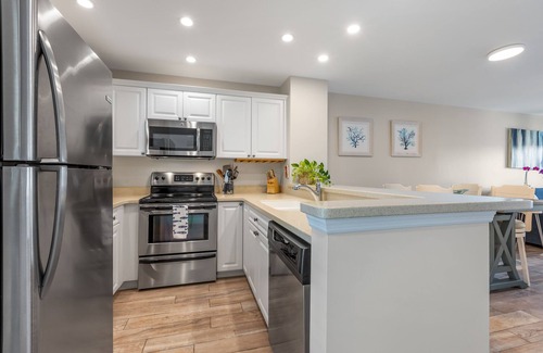 Bahama Village House | OFF COURSE ~ Adorable 2 BR, 2.5 Ba Townhome in Truman Annex w/Shared Pool!