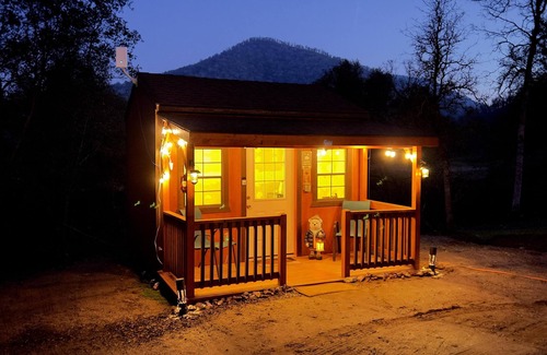 Squaw Valley Cabin | Off-grid 1-bed Cabin in Yokuts Valley