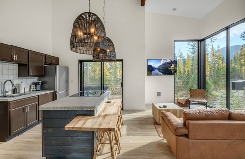 Columbia Falls House | Off Grid Stays 'The Box' #3