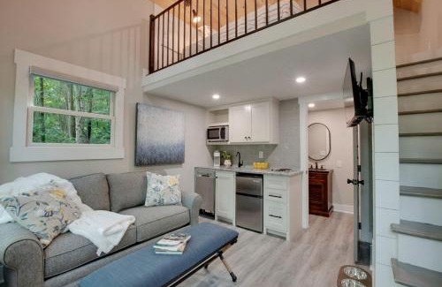 Groveoak House | Off-grid Tree House Suitable for Four in Alabama