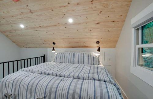 Groveoak House | Off-grid Tree House Suitable for Four in Alabama