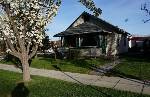Boise Cottage | Off River Street Cottage is a cozy stay for travelers to beautiful Boise area.