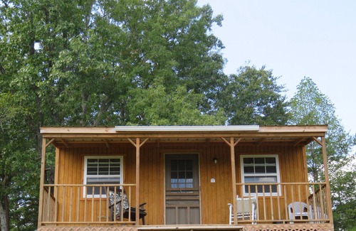 East Bernstadt Cabin | Off The Grid Camping Cabin: Private, Beautiful Views!