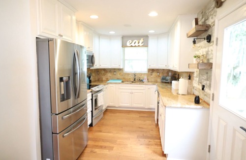Fort McCoy House | Off the Grid & on the Lake at Salt Springs 3BD/3BA