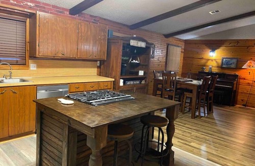 Eufaula House | “Off the Hook” lakefront @ Eufaula Cove