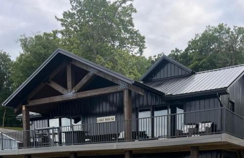 Newaygo Apartment | Off the Hook
