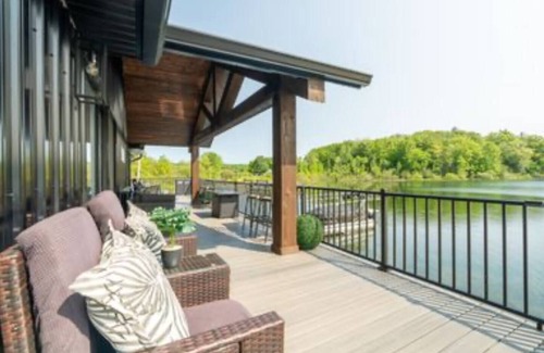Newaygo Apartment | OFF THE HOOK!