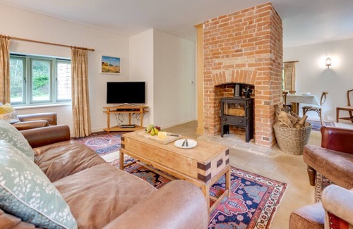 Woodbridge House | Office Piece - Three Bedroom House, Sleeps 6