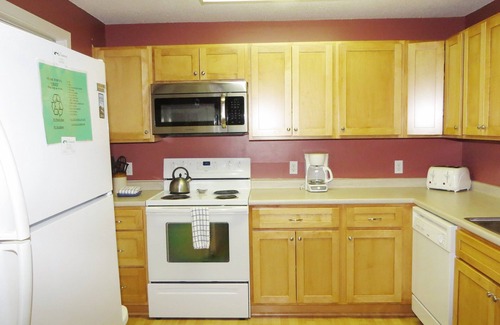 Bartlett Condo | Official Seasons RMC Condo 15F - 1 Bedroom + Loft - Sleeps 9 - No Fees