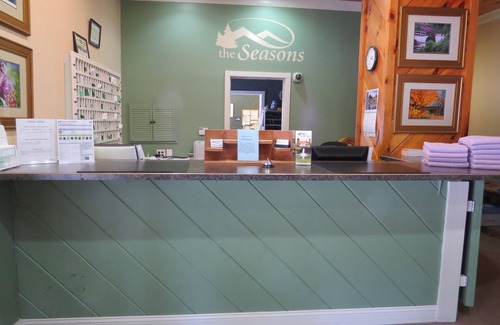 Bartlett Condo | Official Seasons RMC Condo 15F - 1 Bedroom + Loft - Sleeps 9 - No Fees