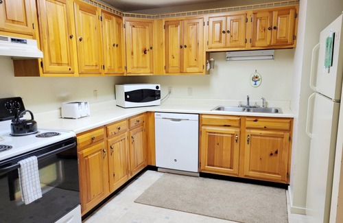 Bartlett Condo | Official Seasons RMC Condo 21C - 2 bedrooms - sleeps 8 - No Fees