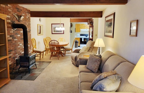 Bartlett Condo | Official Seasons RMC Condo 21C - 2 bedrooms - sleeps 8 - No Fees
