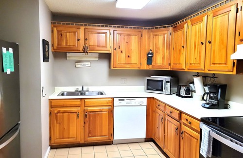 Bartlett Cottage | Official Seasons RMC Condo 18D - 2 bedrooms - sleeps 4 - No Fees