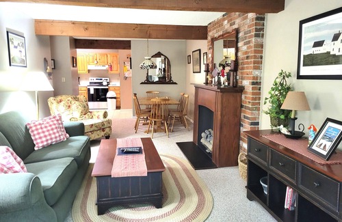 Bartlett Cottage | Official Seasons RMC Condo 18D - 2 bedrooms - sleeps 4 - No Fees