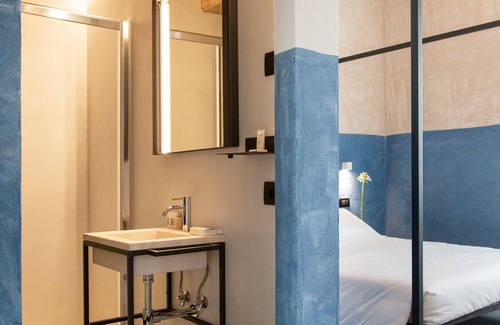 Fermo Bed & Breakfast | OGNISSANTI GUESTHOUSE - SEA ROOM, Double-bed room with private bathroom