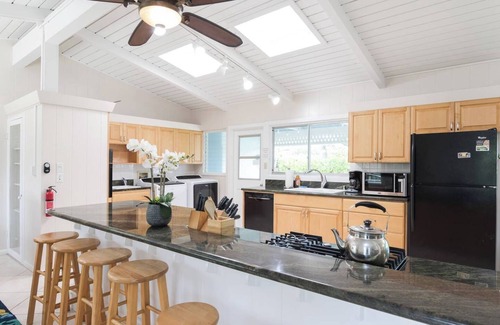 Kalama Tract House | Ohana Beach House - 5 Bedrooms - Steps Away from Kailua Beach