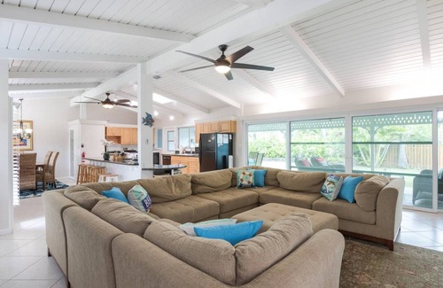 Kalama Tract House | Ohana Beach House - 5 Bedrooms - Steps Away from Kailua Beach