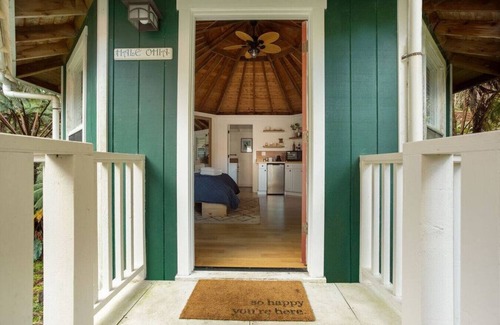 Volcano Cottage | Ohia Cottage - Volcano Village Retreat
